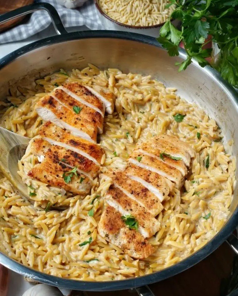 Cremige One Pot Orzo Pasta mit Hähnchenbrust Rezept image 2