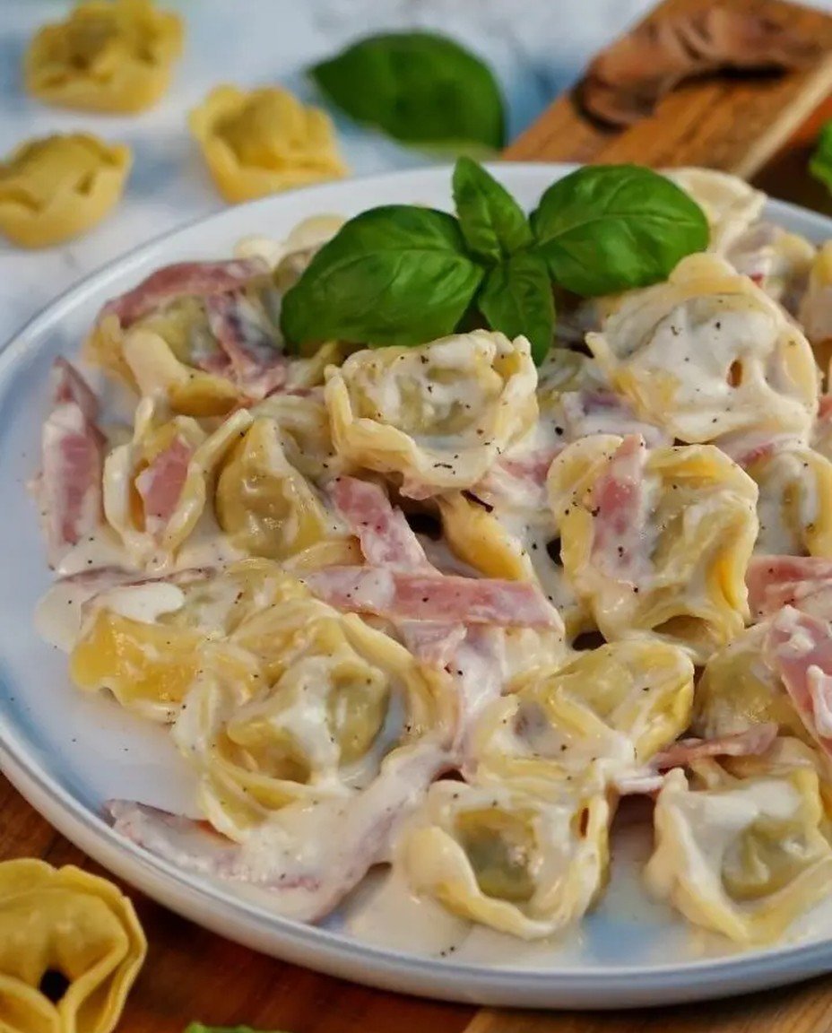 Cremige Tortellini mit hausgemachter Schinken-Sahne-Soße: Einfach & lecker! image 2