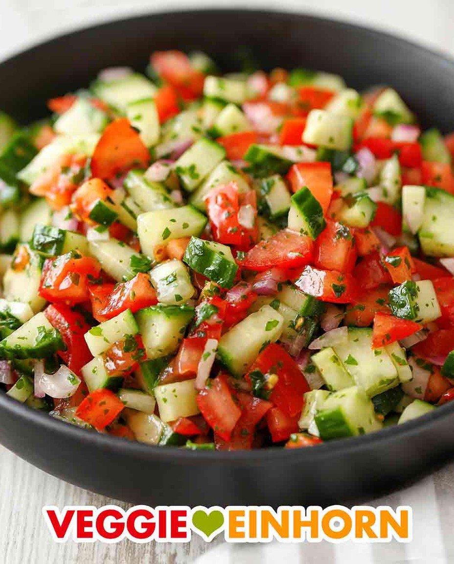 Einfacher Tomaten Gurken Salat [Sehr lecker] image 2