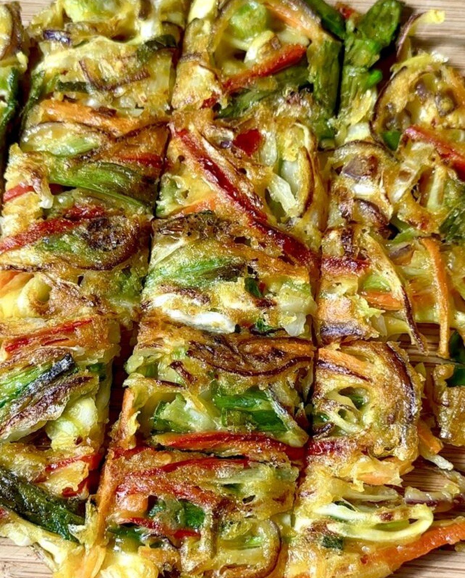 Knusprige Koreanische Gemüsepfannkuchen (Yachaejeon) – Farbenfroh & Voller Aroma image 2