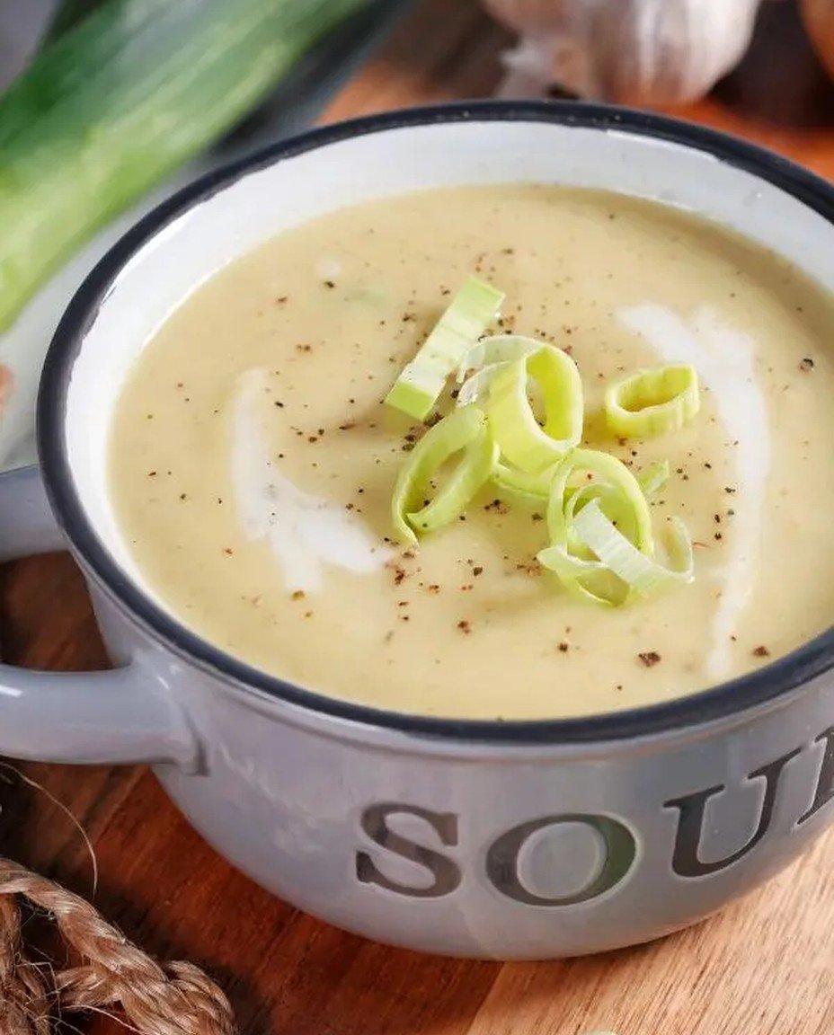 Lauchsuppe mit Kartoffeln - cremig  vegetarisch & einfach image 2