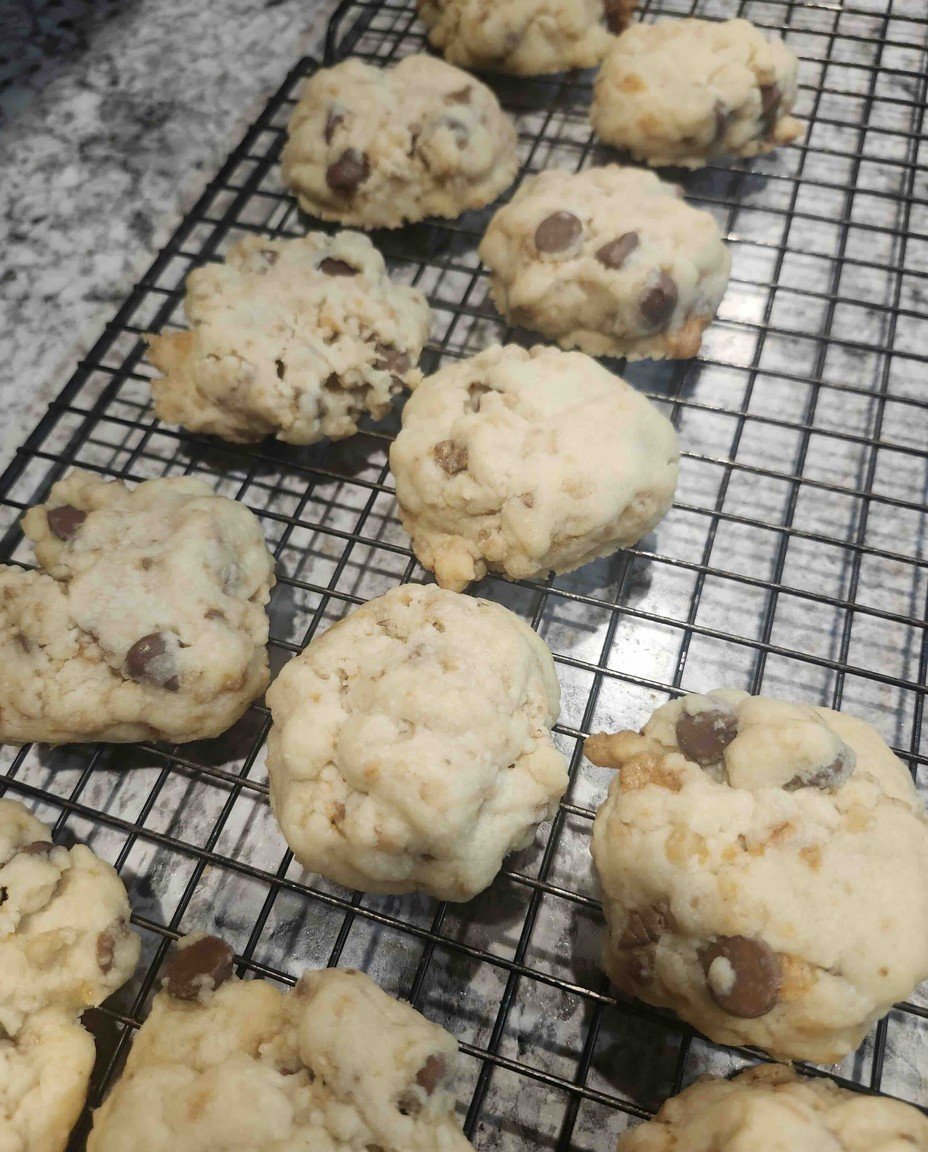 Buttrige Schokoladenstückchen- und Toffee-Shortbread-Kekse image 2