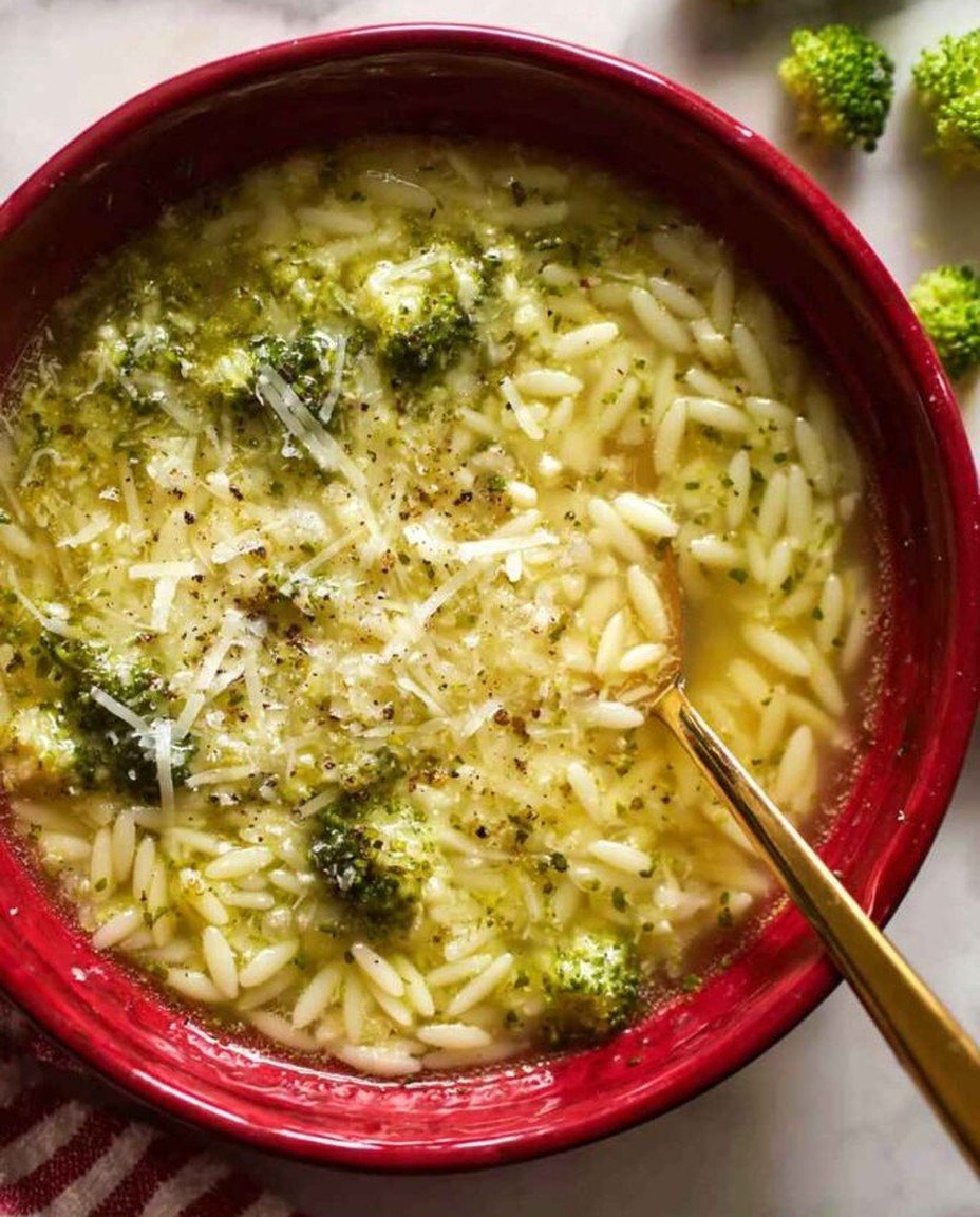 Klassische italienische Brokkoli-Suppe - Ein gesundes Rezept für die ganze Familie image 2